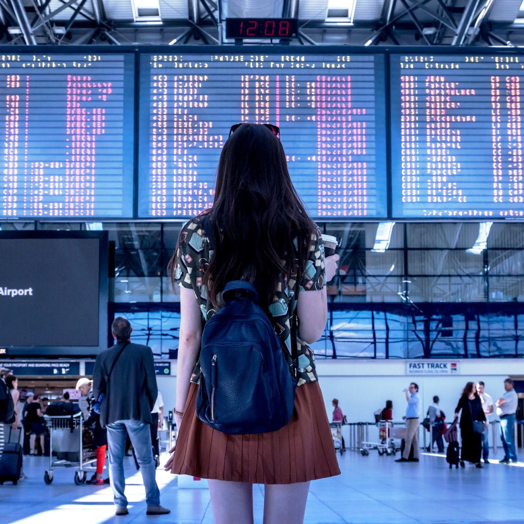 airport-2373727-1920.jpg