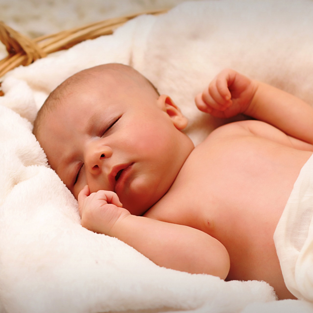 newborn-baby-feet-basket-161709.jpeg