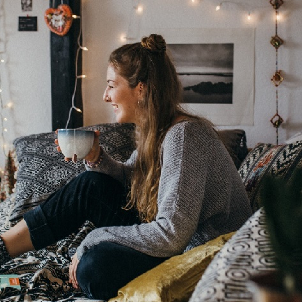 boho-style-dorm-and-on-pinterest-the-organized-clutter-all-colours-are-same-tone-fairy-lights-make-it-indian-room-decor-lounge-room-pretty-ideas-for-teenage-girls-new-mod-1080x1620.jpg