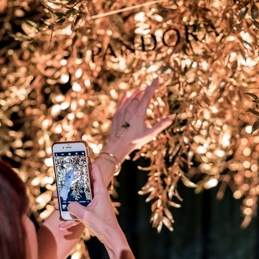 H PANDORA Shine Collection 2018 άφησε το χρυσό της σημάδι στο κέντρο της Αθήνας! - Κεντρική Εικόνα
