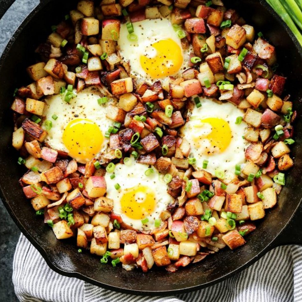 skillet-potatoes-with-bacon-and-eggs_afarmgirlsdabbles_afd-1-1-600x900.jpg