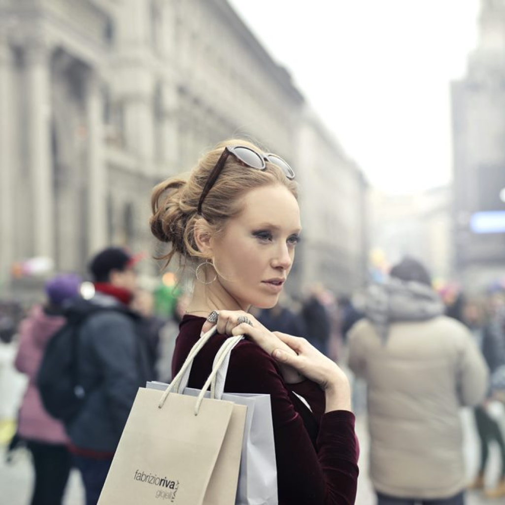 attractive-bag-battle-974902.jpg