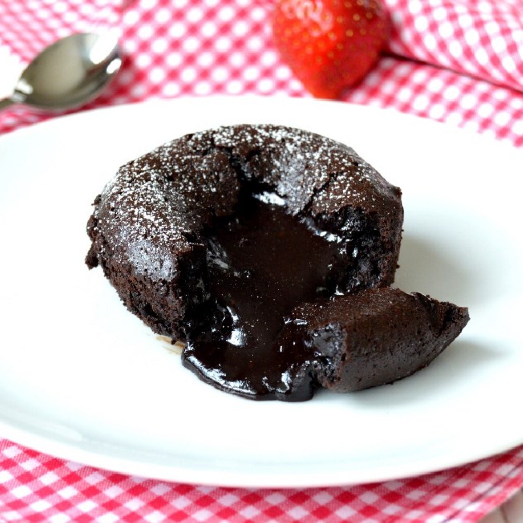 molten-chocolate-lava-cake_0189.jpg