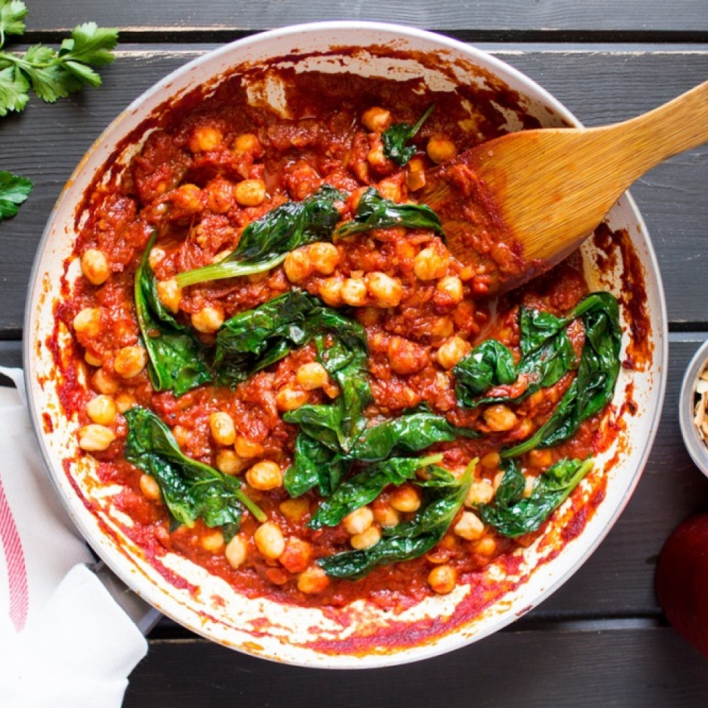 spanish-chickpea-and-spinach-stew-in-a-pan-800x1200.jpg