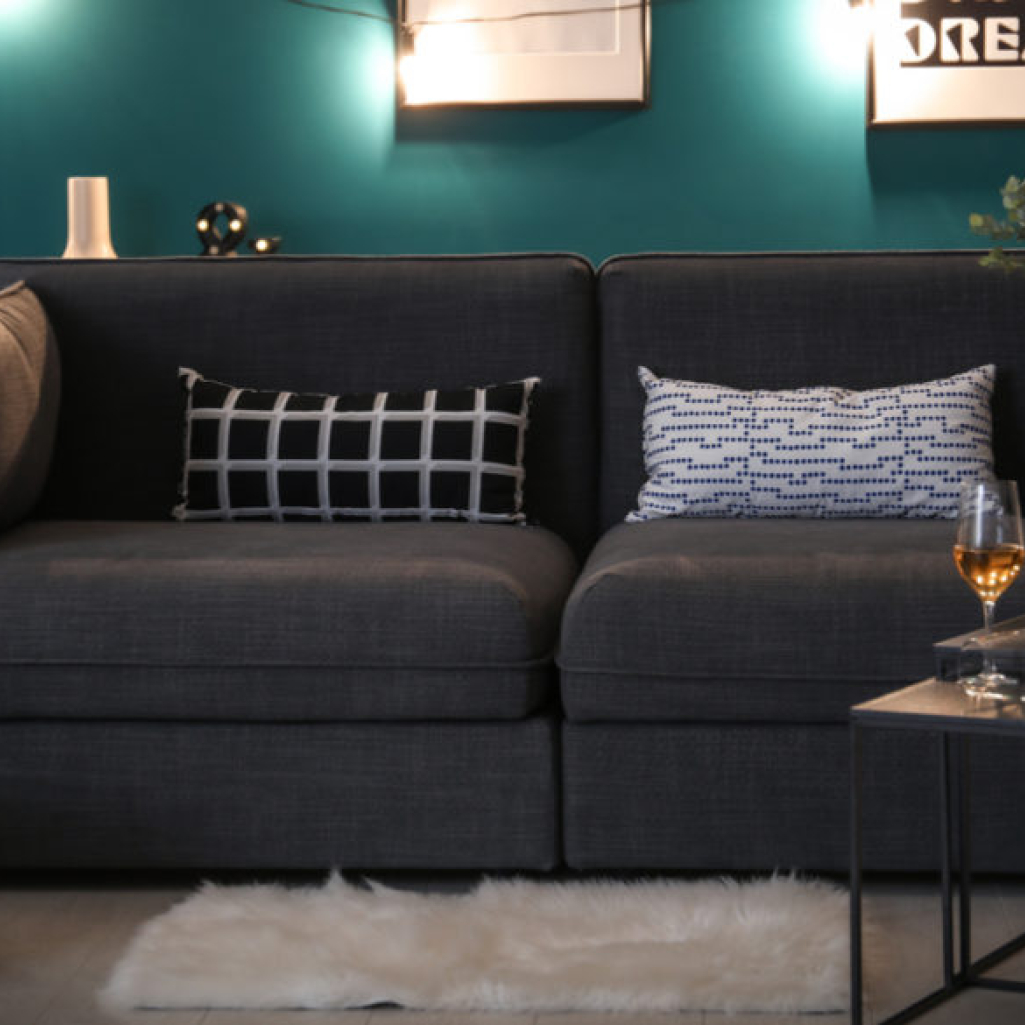 thehomeissue_darkliving0-1024x585.jpg