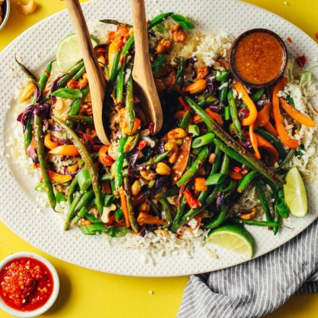 epic-weeknight-cauliflower-rice-stir-fry-with-veggies-cashews-30-minutes-so-healthy-satisfying-vegan-plantbased-cauliflowerrice-stirfryglutenfree-8-768x1152.jpg