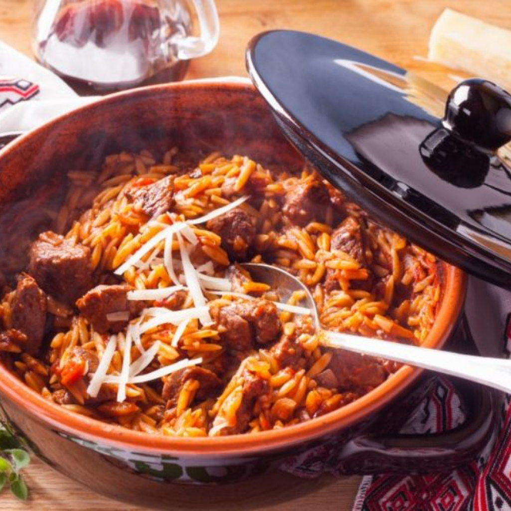 greek-lamb-stew-with-orzo-pasta-recipe-giouvetsi-with-lamb-800x533.jpg