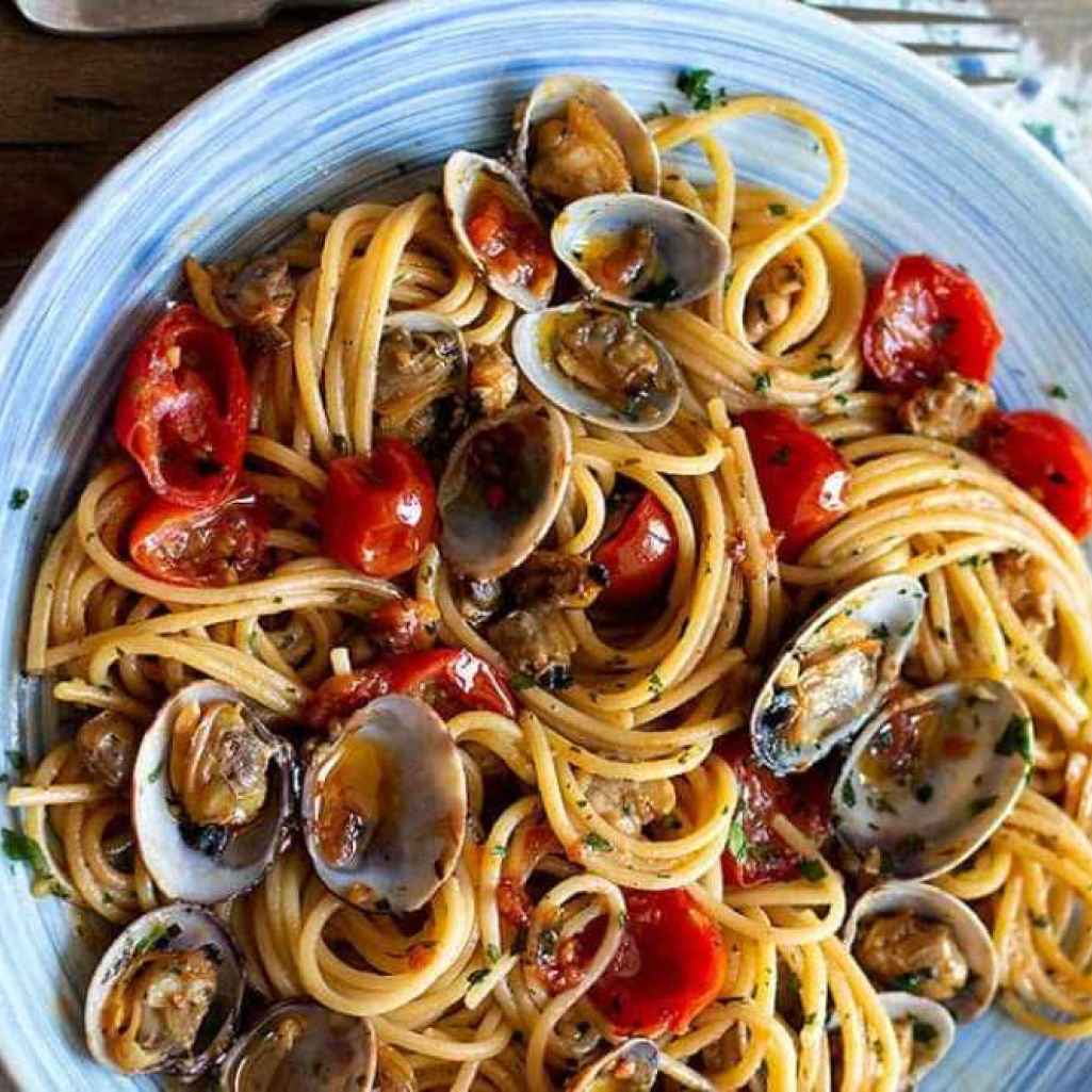 spaghetti-alle-vongole-e-pomodorini-ricetta-spaghetti-con-vongole-e-pomodorini.jpg