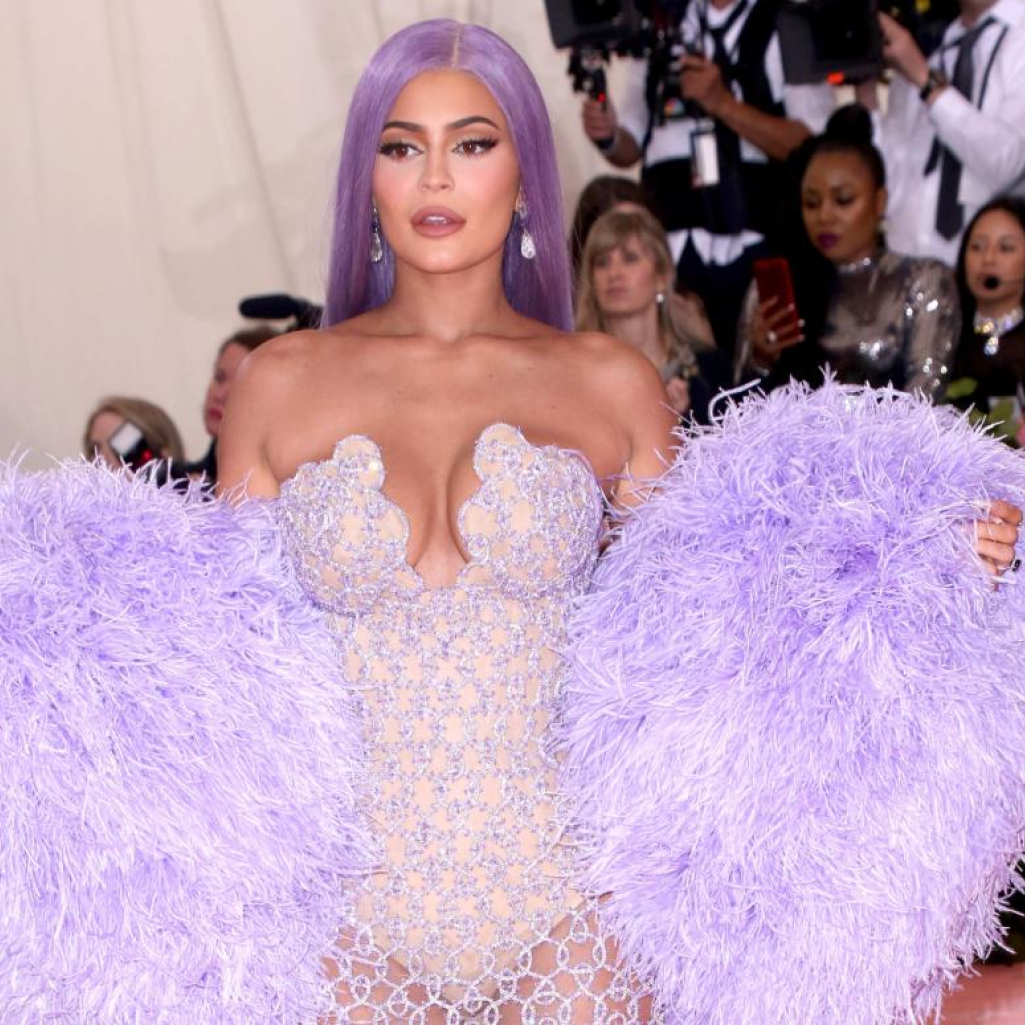 Δείτε την τεράστια συλλογή παπουτσιών της Kylie Jenner
