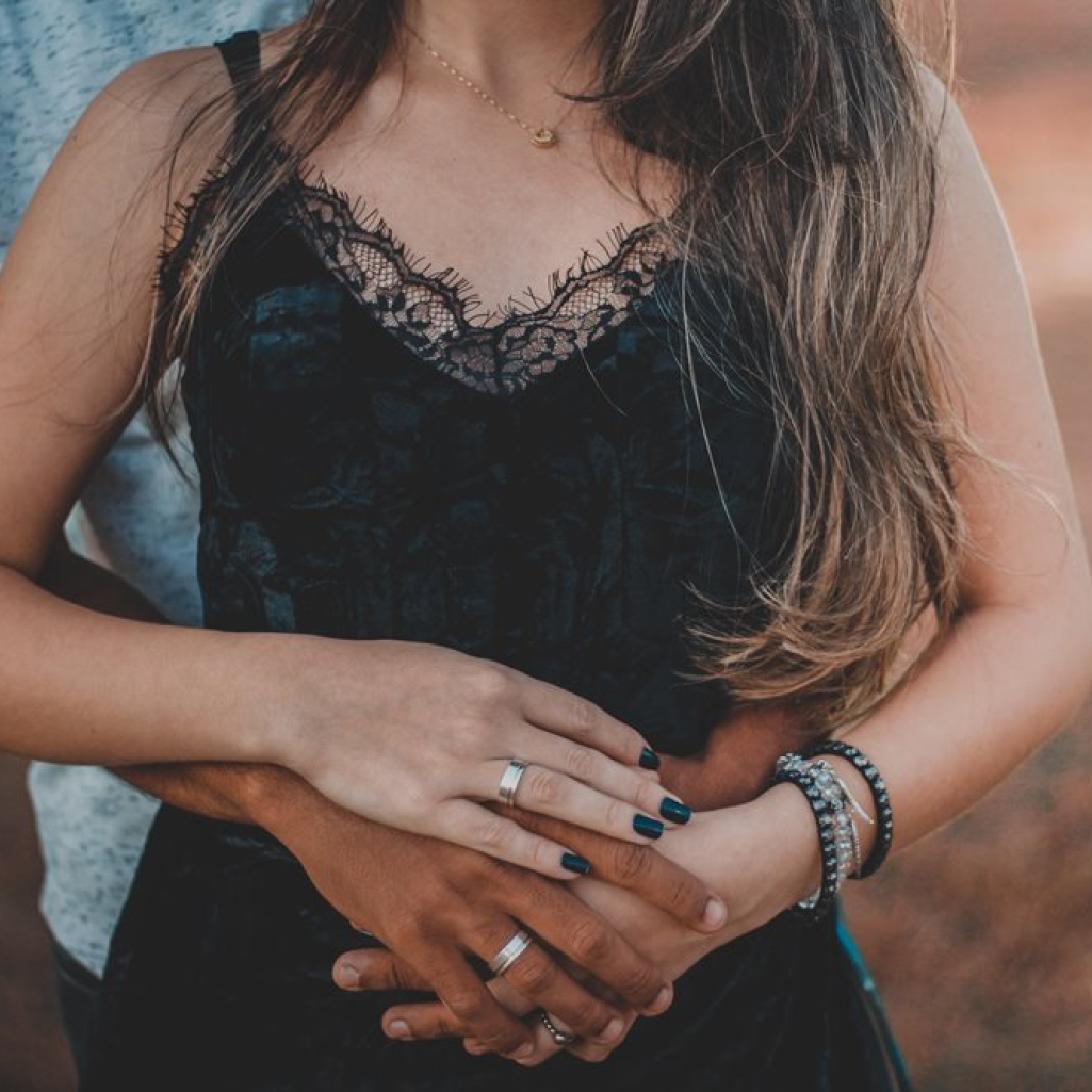 Σεξ και εμμηνόπαυση: Οι παρενέργειες και πώς θα τις αντιμετωπίσετε 