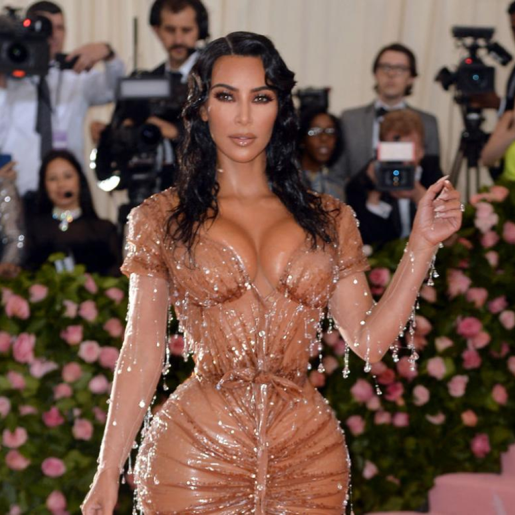 H Kim Kardashian εμφανίστηκε με το πιο αποκαλυπτικό κορμάκι