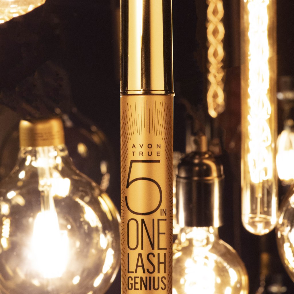 True 5-in-1 Lash Genius από την Avon: η πρώτη μάσκαρα-προϊόν τεχνητής νοημοσύνης, νέα σύμμαχος των γυναικών