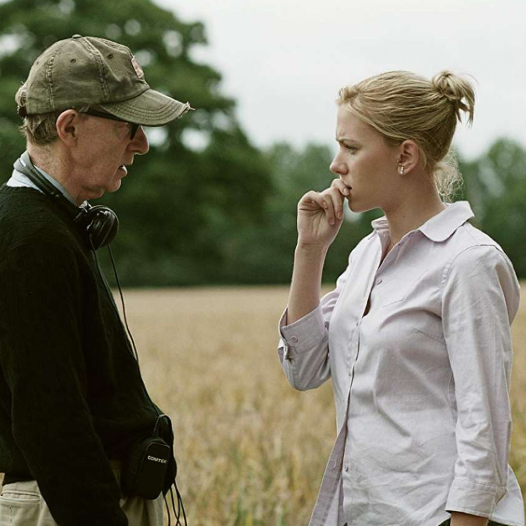Η Scarlett Johansson υπερασπίζεται τον Woody Allen: «Τον αγαπώ και τον πιστεύω»