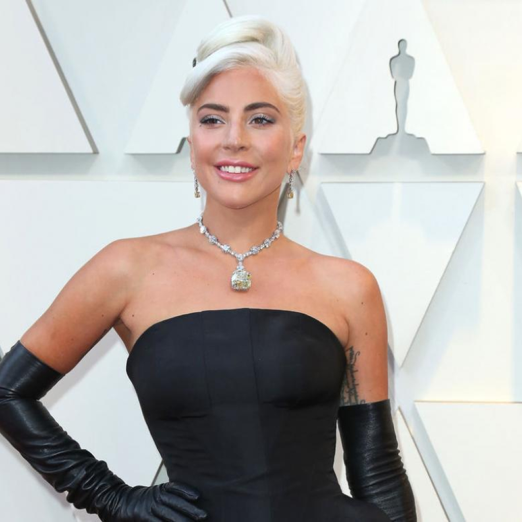 Είναι επίσημo: η Lady Gaga υιοθέτησε το πιο τολμηρό χρώμα στα μαλλιά