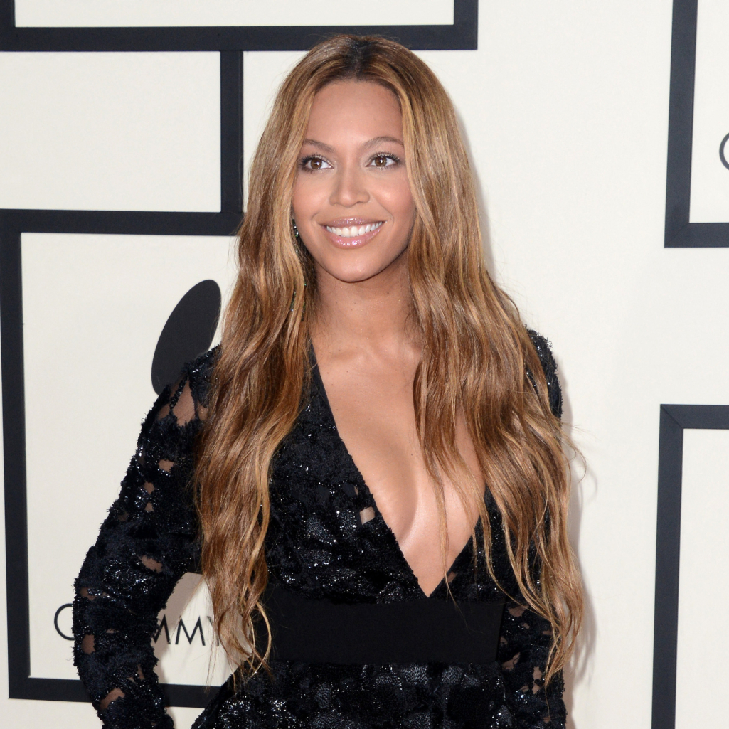 H Beyonce έδωσε άλλο νόημα στο ανδρόγυνο look με αυτή τη glam εμφάνιση