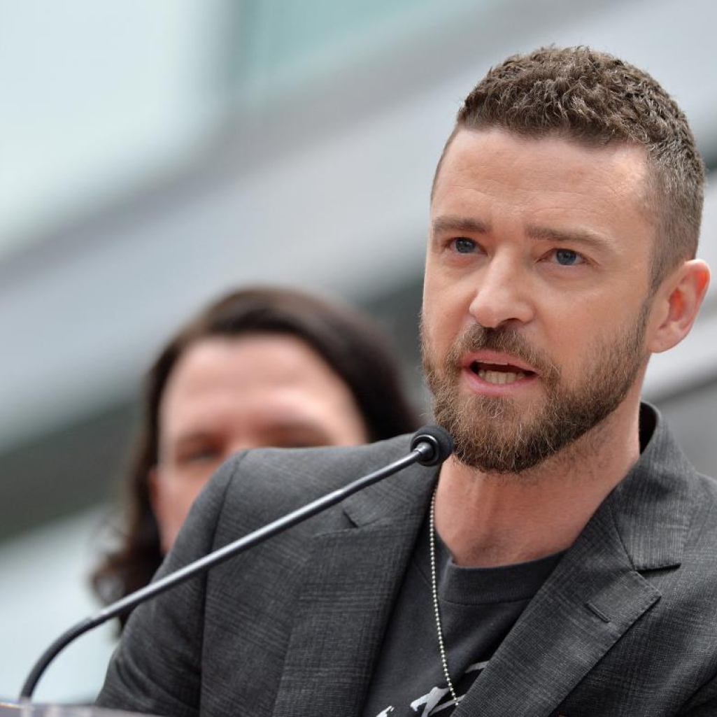 Όταν ένας θαυμαστής άρπαξε από το πόδι τον Justin Timberlake – Η αντίδραση του τραγουδιστή