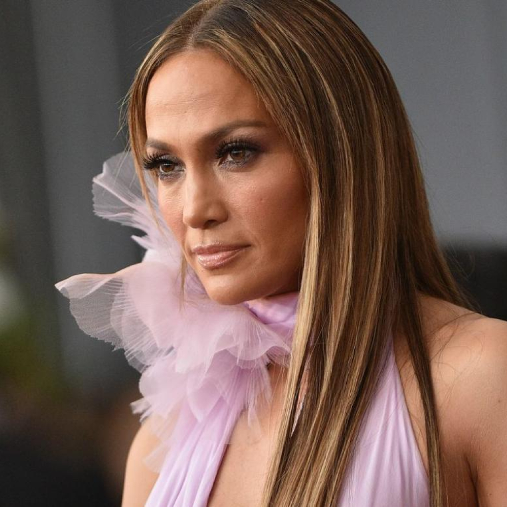 Η Jennifer Lopez στα 50 έχει τους κοιλιακούς που θα ζήλευε κάθε 20χρονη