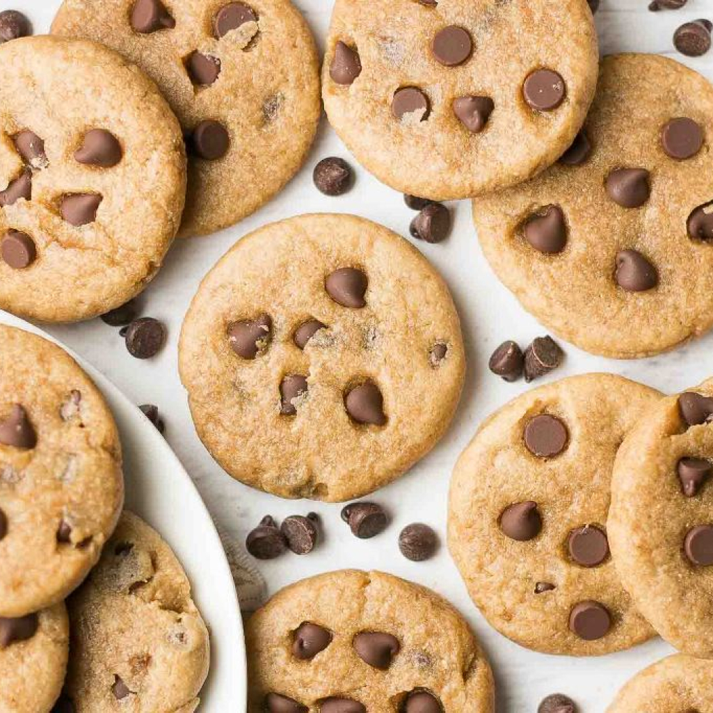 Πεντανόστιμα μπισκότα με κομμάτια σοκολάτας χωρίς βούτυρο 