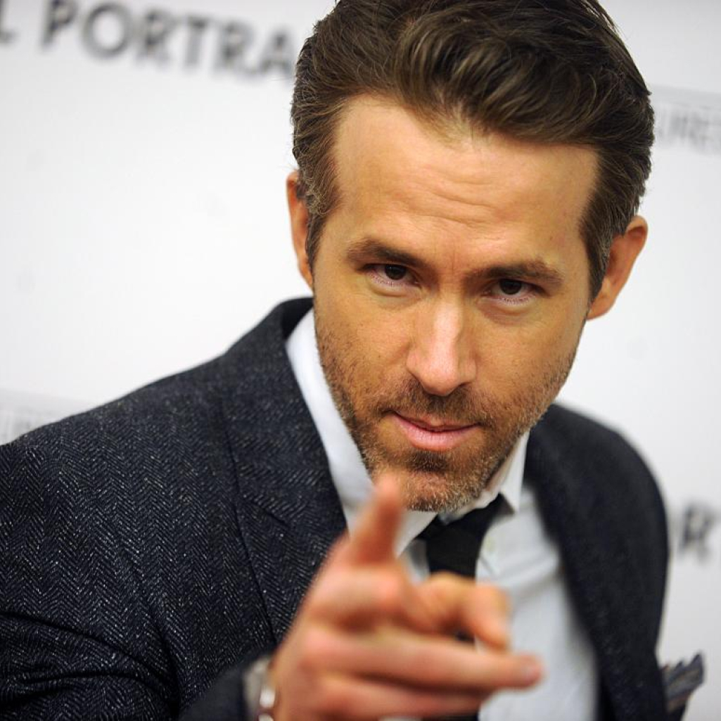 O Ryan Reynolds «τρολάρει» τον Hugh Jackman σε βίντεο για τα γενέθλιά του και γίνεται viral
