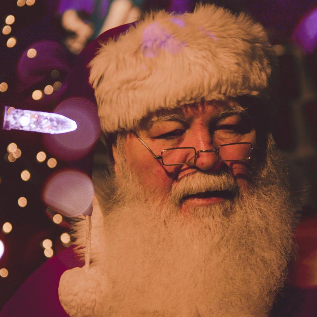 Santa Claus, Babbo Natale, Pere Noel: Πόσα πρόσωπα έχει τελικά ο Άγιος Βασίλης;