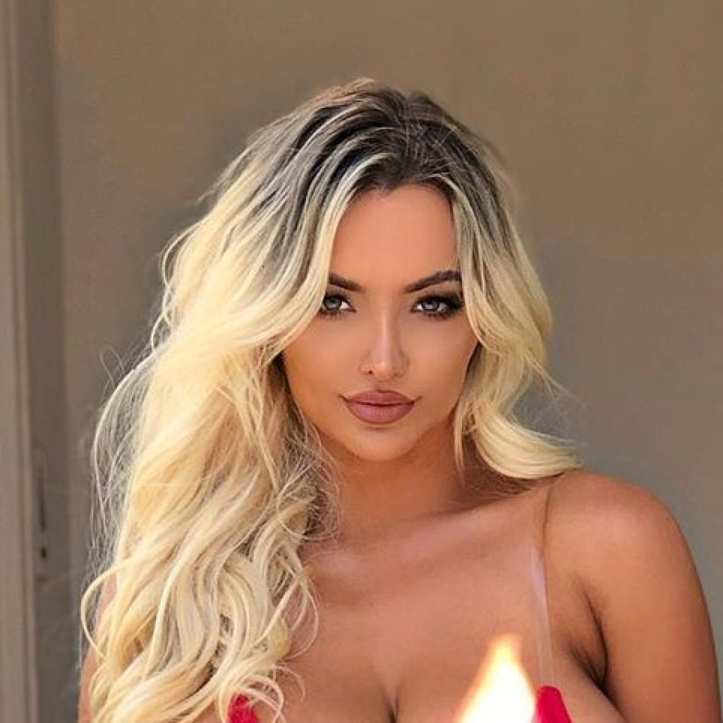 Lindsey Pelas: H ξανθιά καλλονή με το πληθωρικό μπούστο