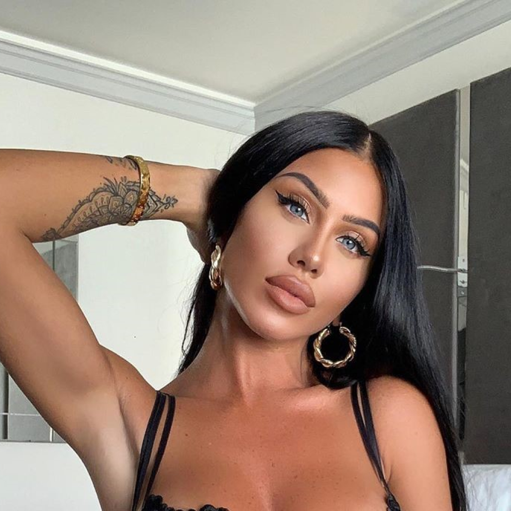 Laura Amy: To μελαχρινό μοντέλο του Instagram που ξυπνά άγρια ένστικτα