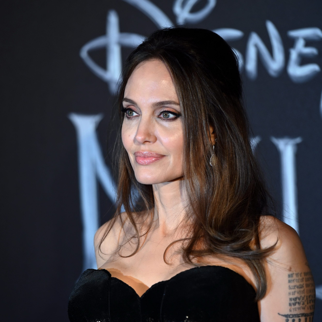 The Eternals: Η Angelina Jolie κατηγορείται ότι έκλεψε την ιδέα μιας κωφάλαλης δασκάλας των παιδιών της για το σενάριο της νέας ταινίας