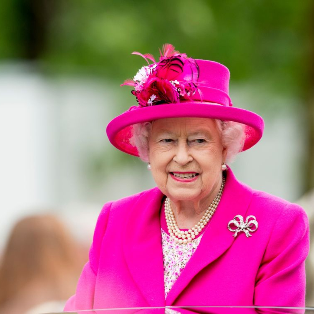 Η Βασίλισσα Ελισάβετ καλλυμένη με σμαράγδια στην ετήσια γιορτή του διπλωματικού σώματος