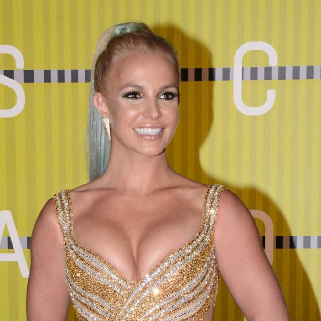 Η Britney Spears φέρνει τα Χριστούγεννα μέσα από μια σπάνια φωτογραφία με τον σύντροφό της