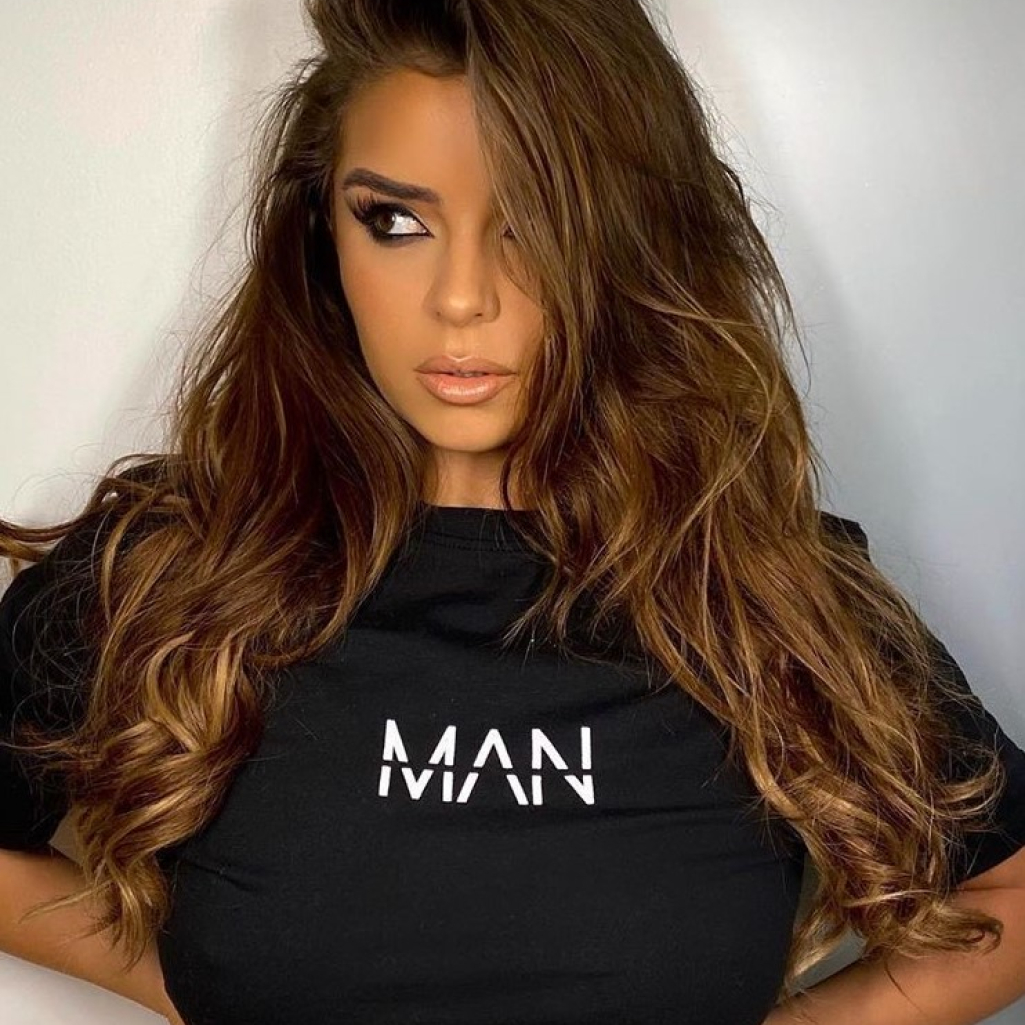 Τα οπίσθια και το πληθωρικό στήθος της Demi Rose ξεσηκώνουν τον αντρικό πληθυσμό