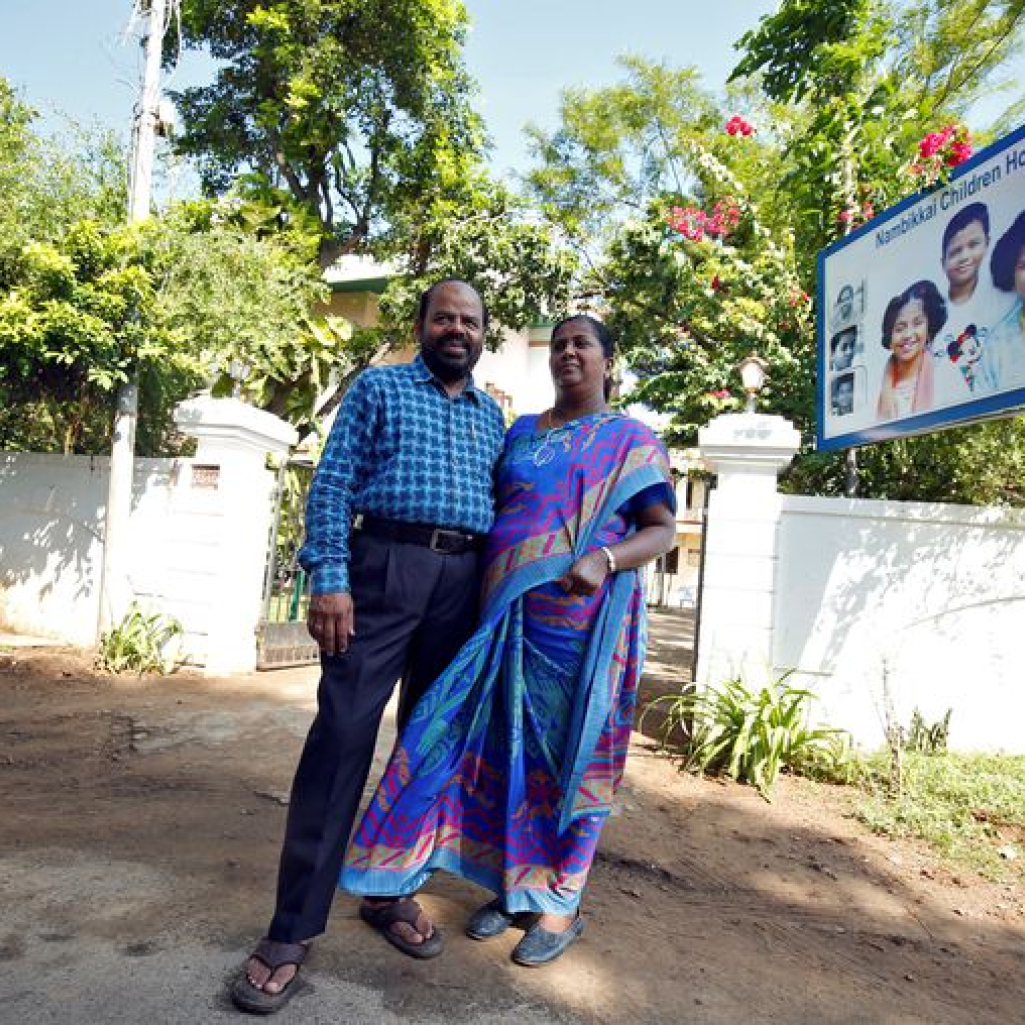 15 χρόνια από το φονικό τσουνάμι στον Ινδικό Ωκεανό - Η συγκινητική ιστορία ενός ζευγαριού που έκανε το σπίτι του ορφανοτροφείο