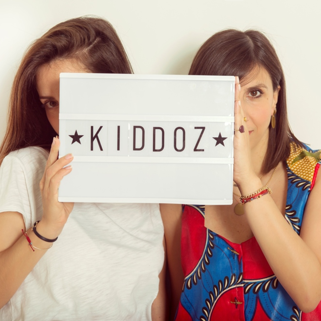 Kiddoz: Η Ζωή και η Μαρία μάς συστήνουν μοντέρνα παιδικά τραγούδια