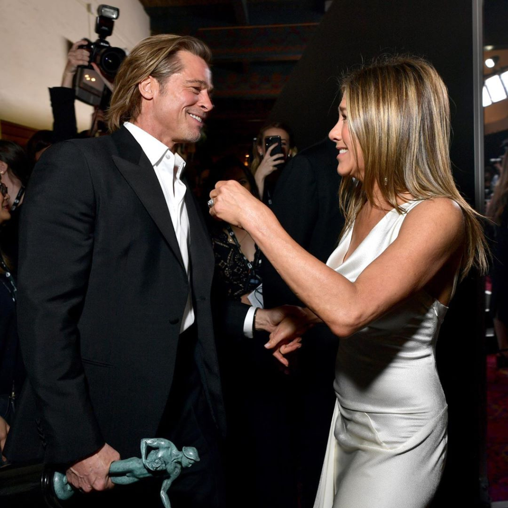 Όλα όσα αποκάλυψε η φωτογράφος που απαθανάτισε την «ιστορική» συνάντηση Pitt – Aniston 