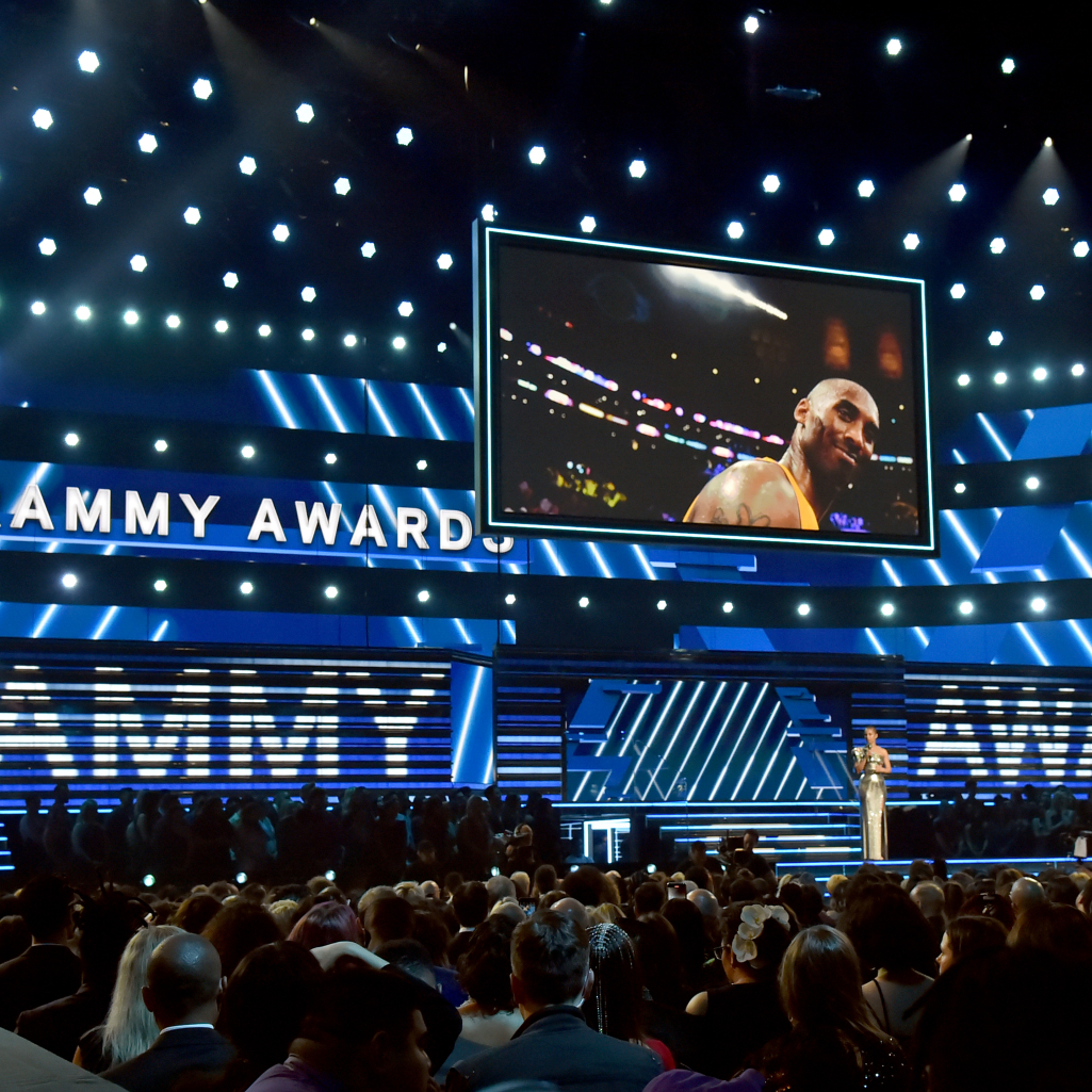 Grammys 2020: Οι stars των μουσικών βραβείων αποτίουν φόρο τιμής στον Kobe Bryant
