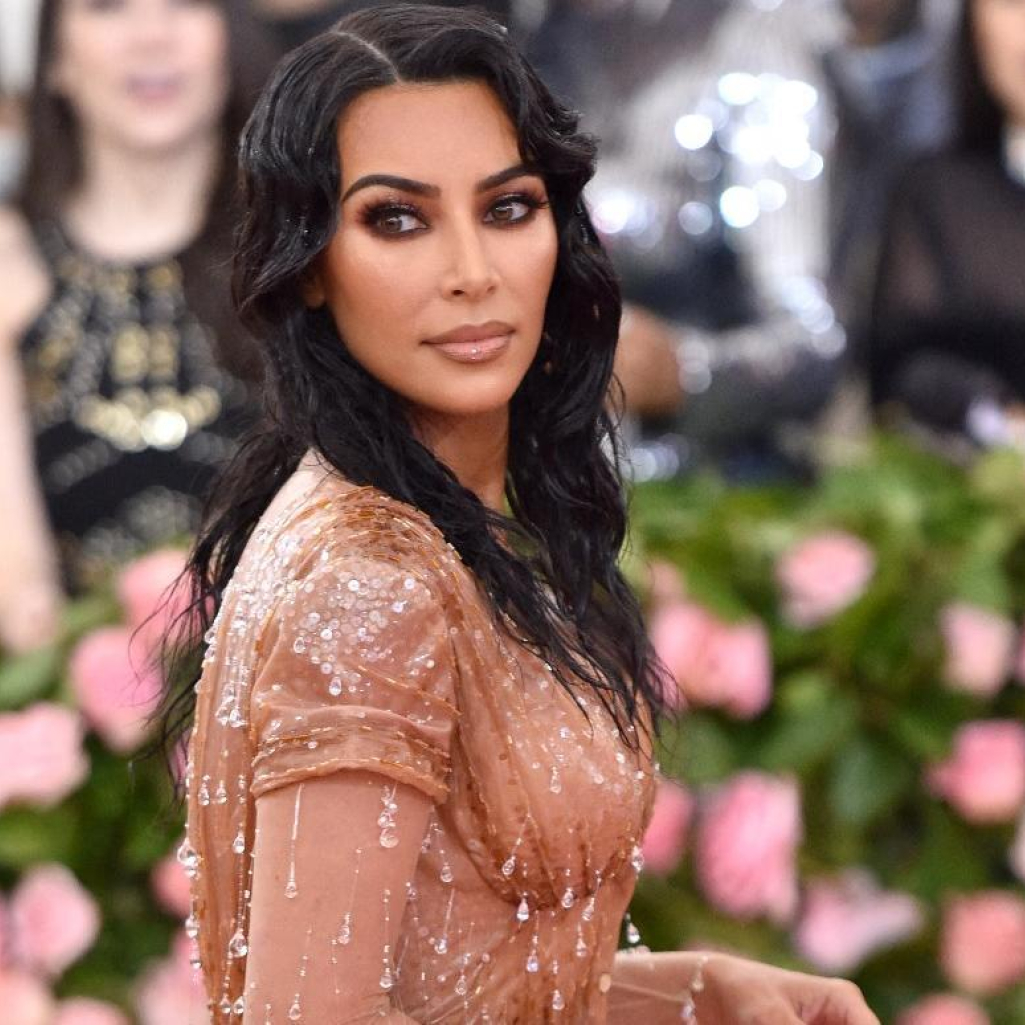 Η Kim Kardashian ποζάρει με '80s look στο πλευρό της θρυλικής Cher