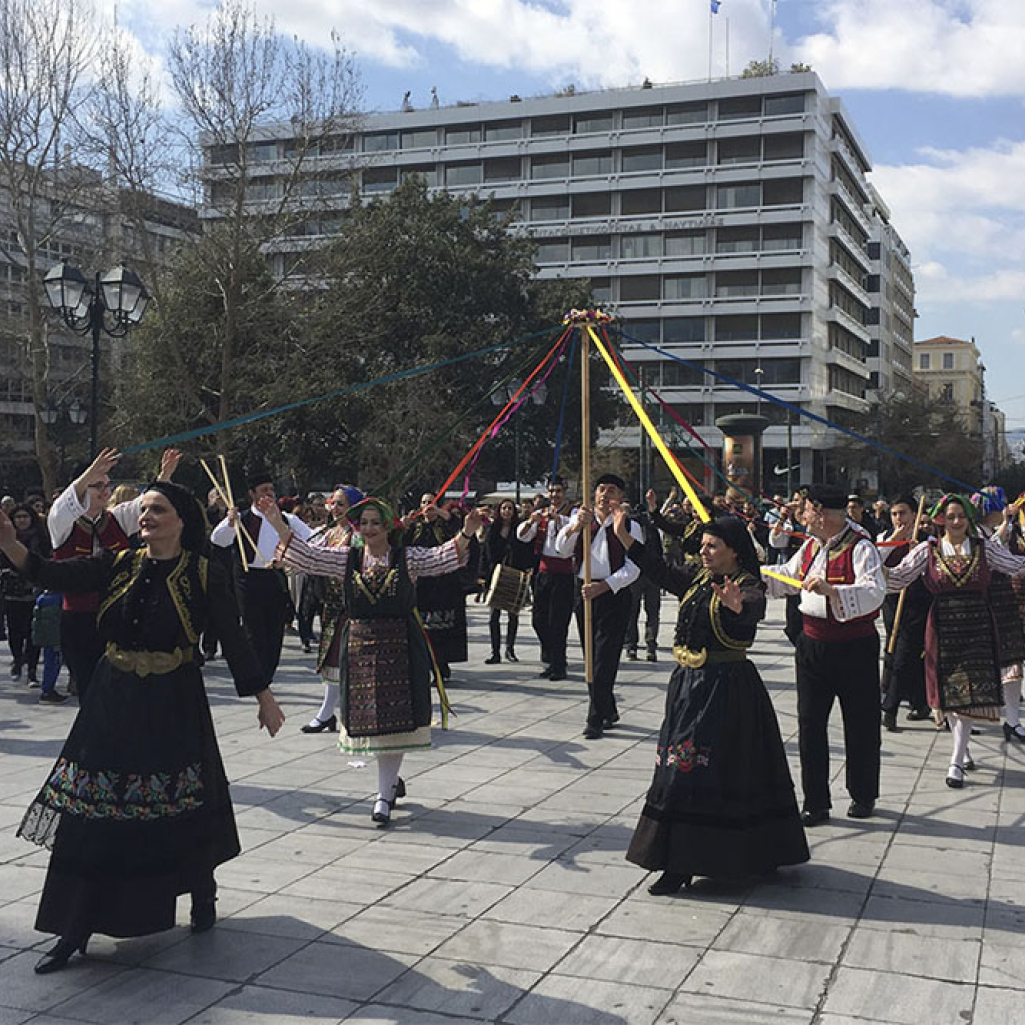 Απόκριες στην Αθήνα: Όλη η πόλη γιορτάζει την Αποκριά με μουσικές κάτω από την Ακρόπολη!