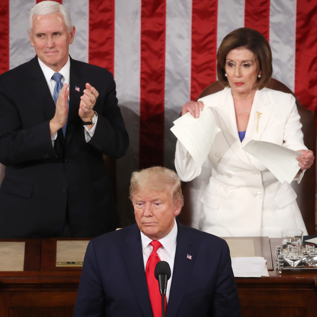 Nancy Pelosi: Τι σημαίνει για τις γυναίκες η κίνηση να σκίσει την ομιλία Τrump