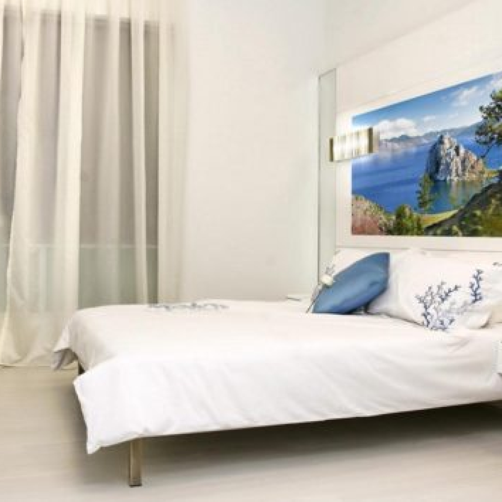 Ιδέες για να διακοσμήσετε τον άδειο τοίχο που βρίσκεται πάνω από το κρεβάτι σας