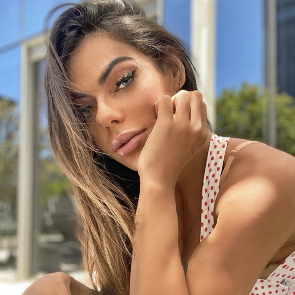 Η Suzy Cortez θα σας πάρει το μυαλό