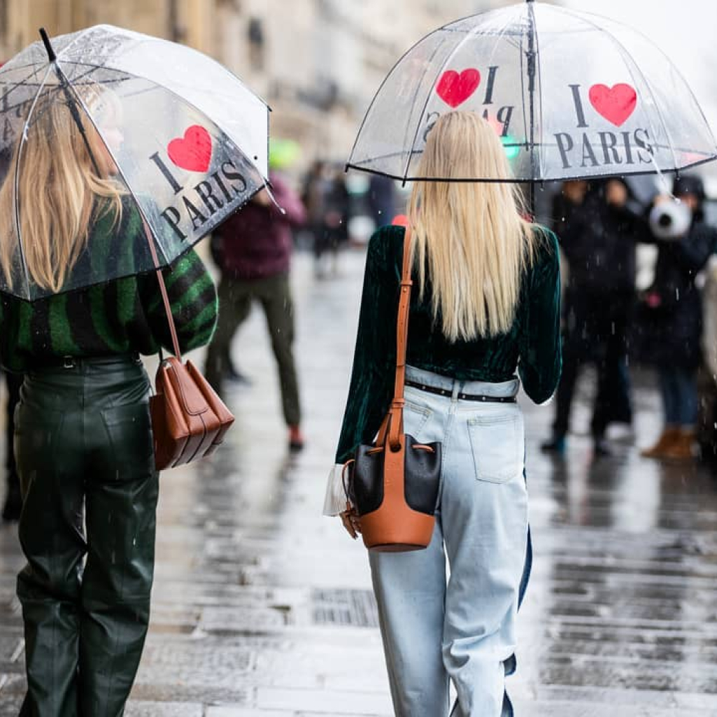 6 fashion items που είδαμε παντού στους δρόμους του Παρισιού κατά τη διάρκεια της PFW