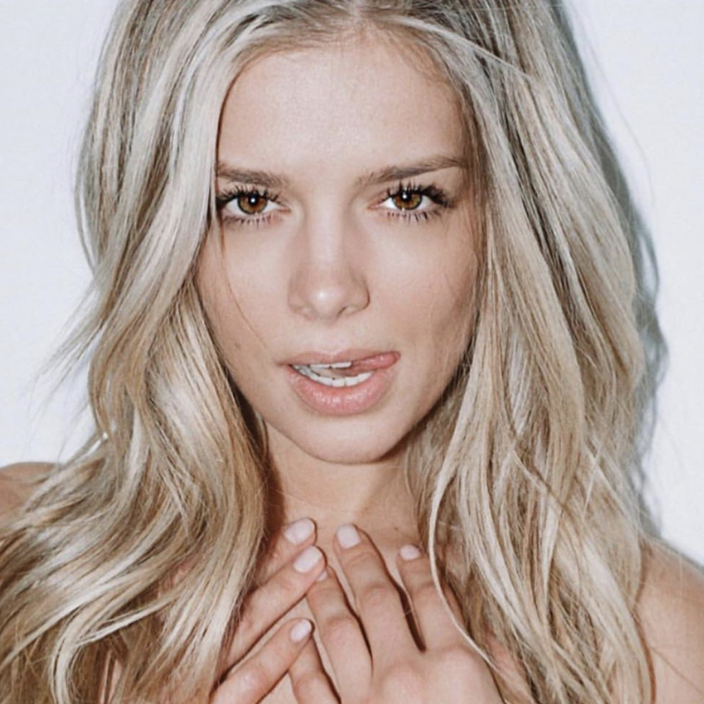 Danielle Knudson: Το μοντέλο από την Αμερική με τα πιο σφιχτά οπίσθια