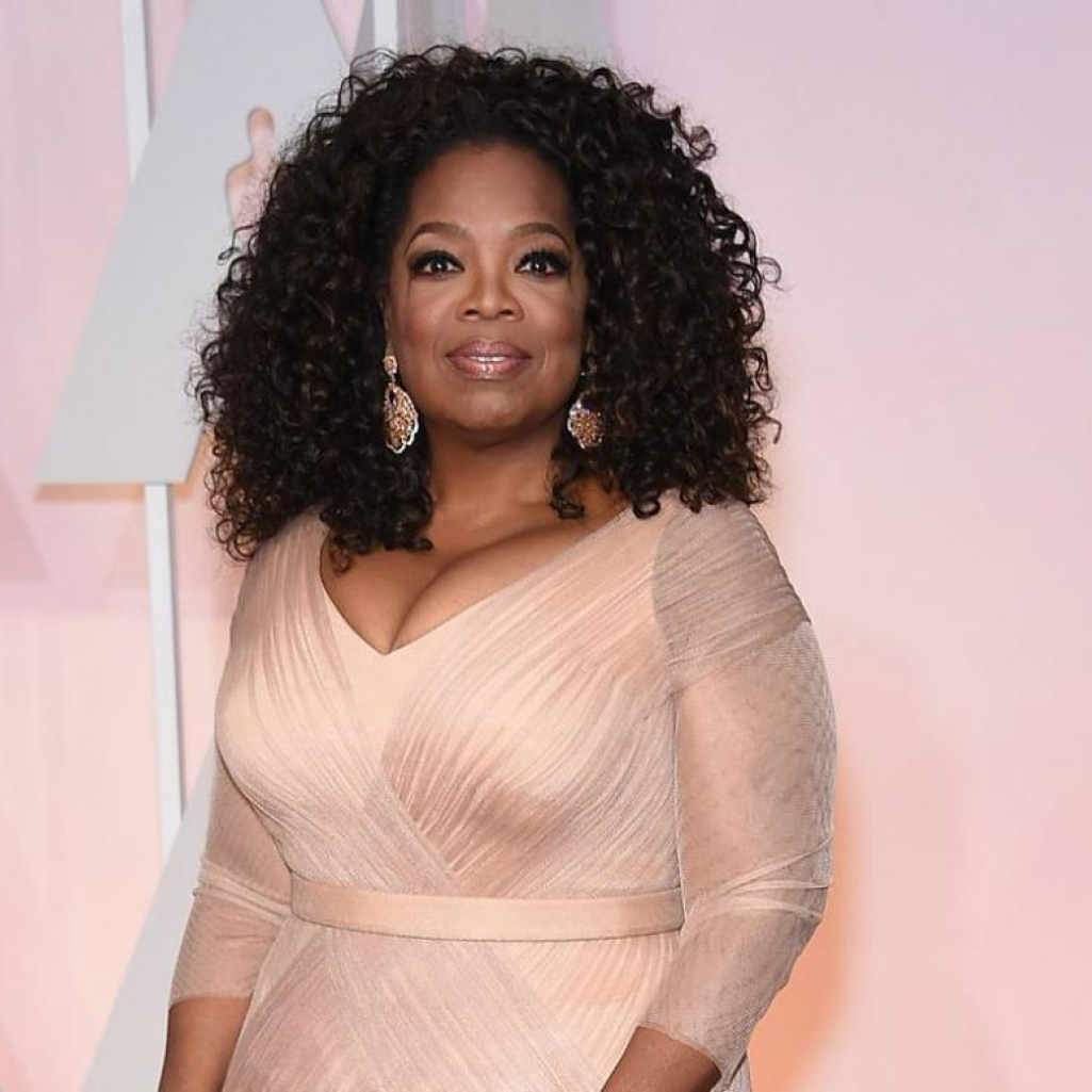 Η Oprah Winfrey έπεσε πάνω στη σκηνή ενώ μιλούσε για την "ισορροπία" και η στιγμή έγινε viral 