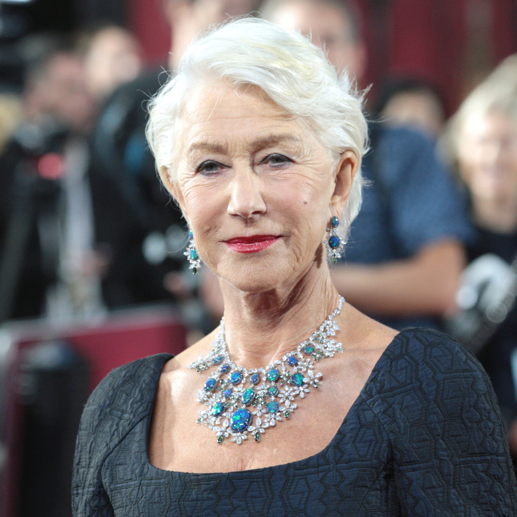 Η Helen Mirren αποδεικνύει ότι η ηλικία είναι απλά ένας αριθμός: Ποζάρει αγουροξυπνημένη και αμακιγιάριστη