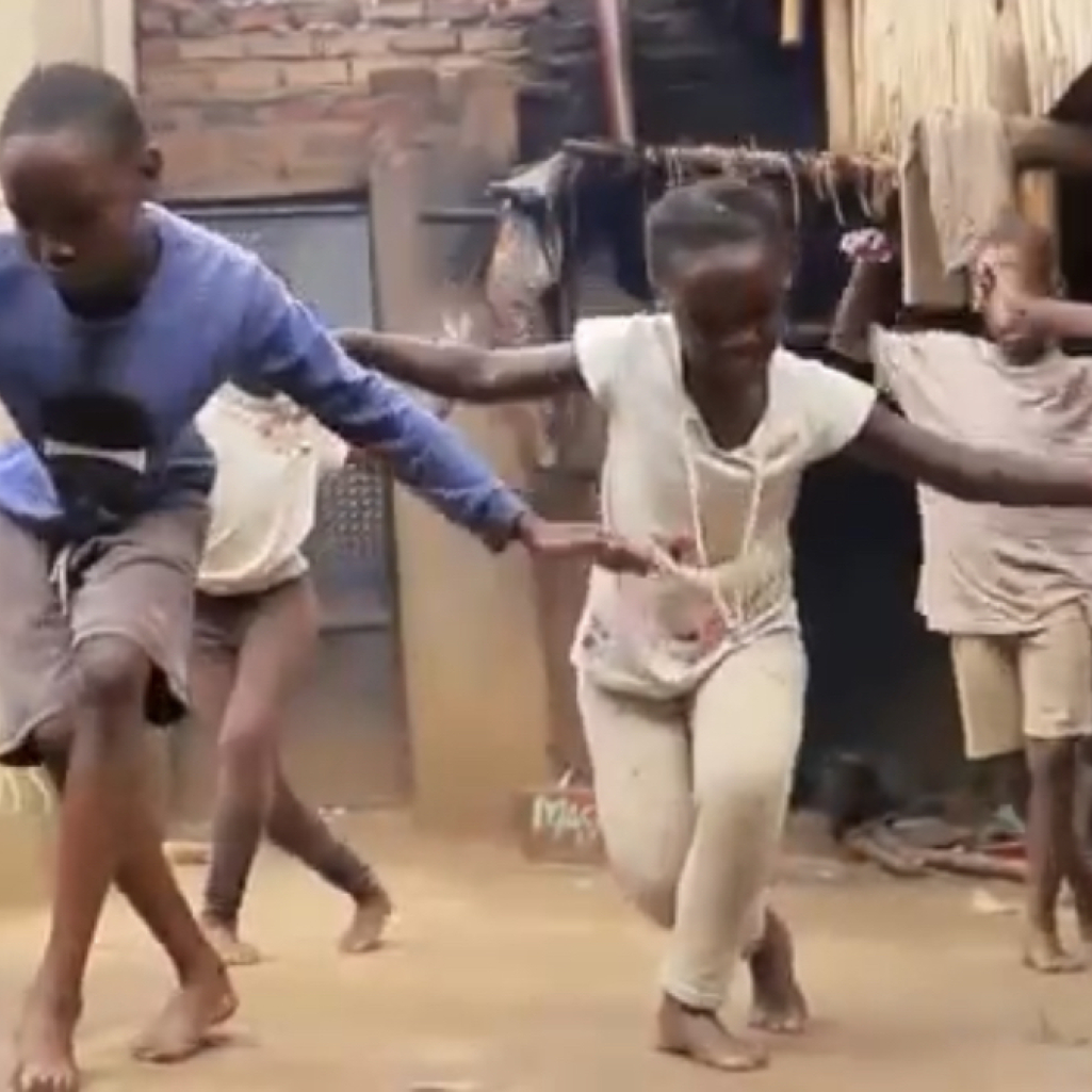Tα παιδιά του Masaka Kids Africana χορεύουν το καινούργιο τραγούδι του Drake και μας φτιάχνουν τη διάθεση