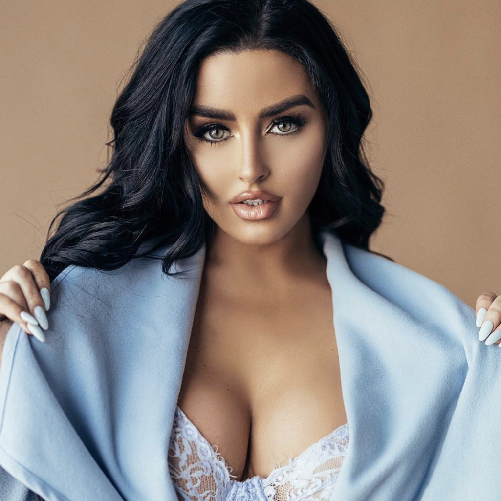 Abigail Ratchford: Η βασίλισσα των καμπυλών θα σας ξετρελάνει