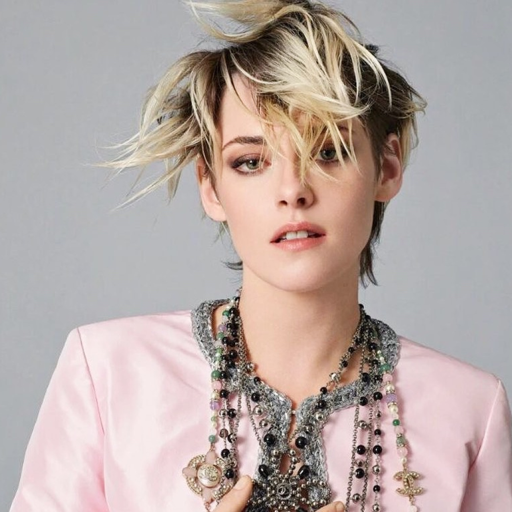 Η Kristen Stewart έκανε την πιο εκκεντρική αλλαγή στα μαλλιά της εν μέσω καραντίνας