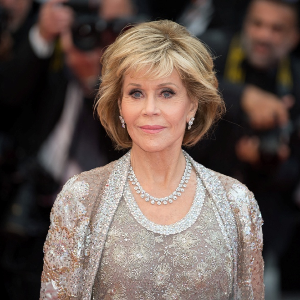 H Jane Fonda με Alexander McQueen ποζάρει για εξώφυλλο περιοδικού και εντυπωσιάζει