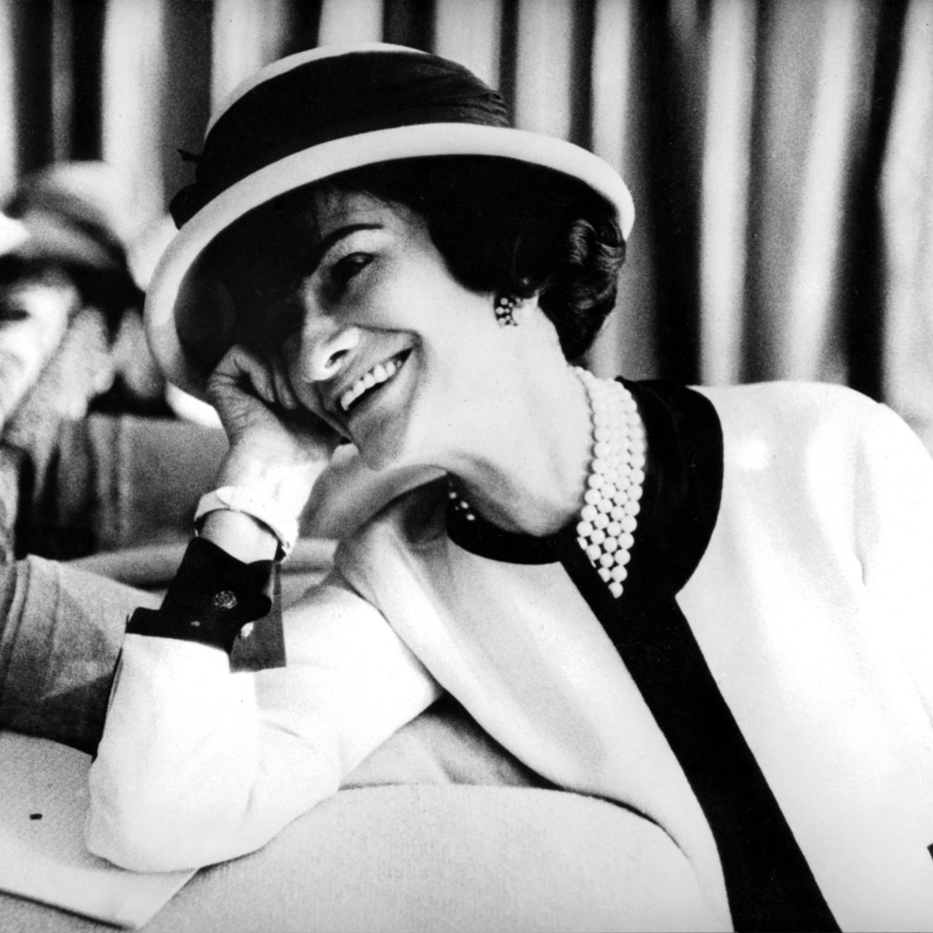 Δουλεύετε από το σπίτι; 4 glam στιλιστικά tips από την Coco Chanel