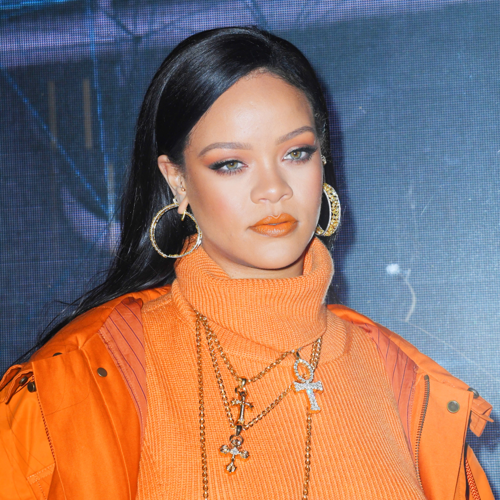 Ο συμβολισμός πίσω από το face tatoo της Rihanna στο τελευταίο εξώφυλλο της British Vogue