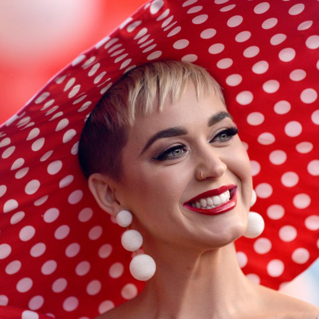 Η Katy Perry ποζάρει με φουσκωμένη κοιλιά και ανυπομονεί να γίνει μαμά